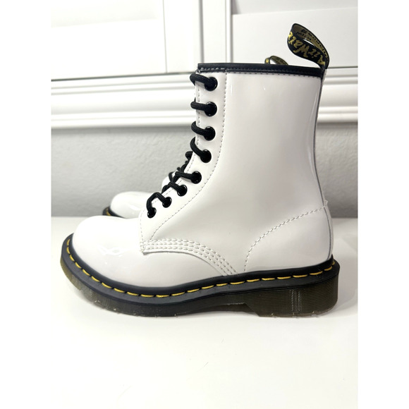 Dr. Martens 1460 Women’s White Patent Leather 8-Eye Boots Size 6‎ US - Picture 4 of 9